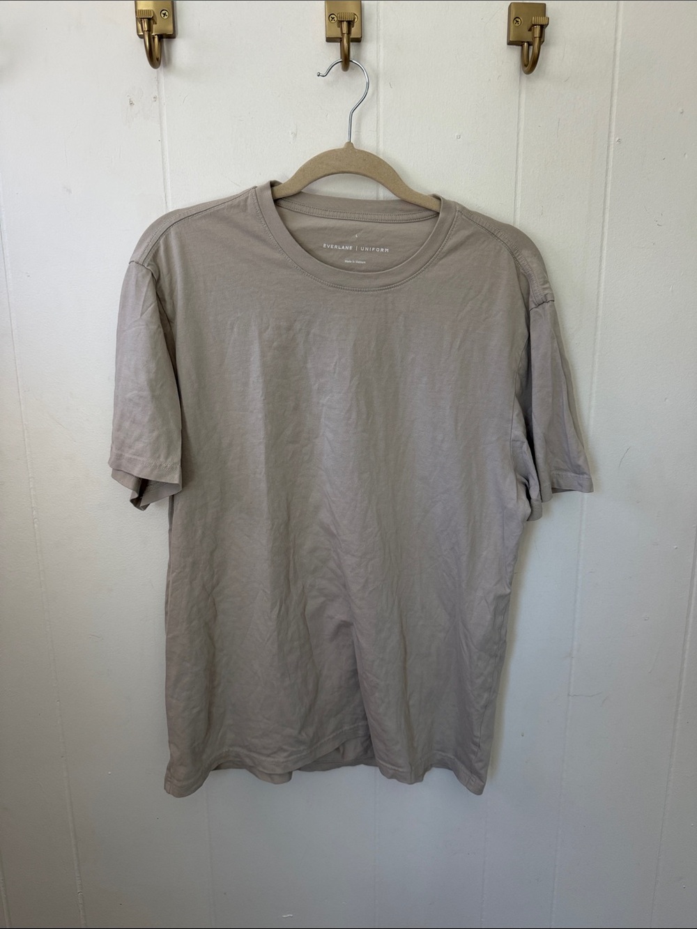 Everlane Men Short-Sleeve Crew Tee in Taupe Gray